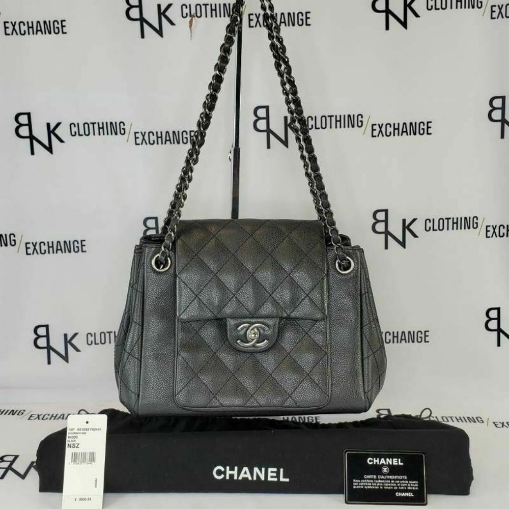 CHANEL Accordion Bag Black Quilted Leather Chain M